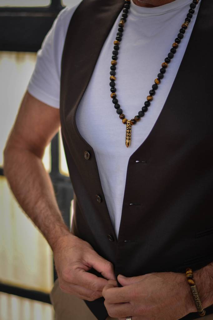 Heren ketting van zwarte matte glanzende en gefacetteerde kralen met tijgeroog en gouden bullet hanger handgemaakt

